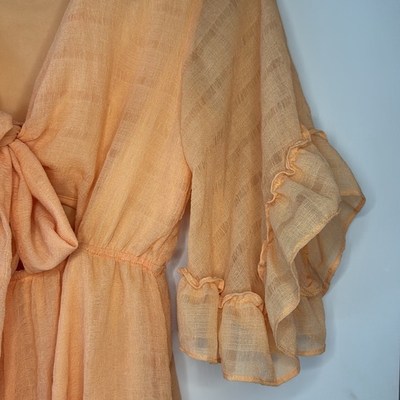 Light orange flowy romper - Picture 4 of 4